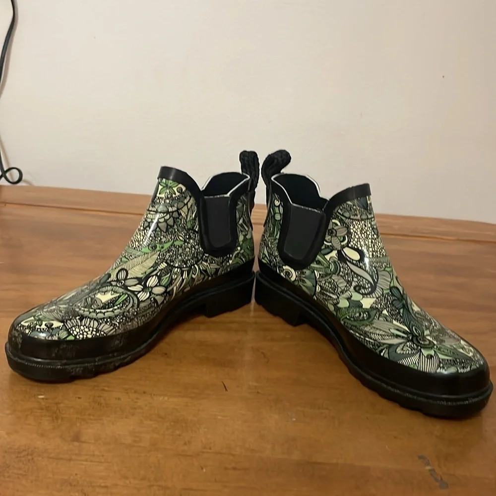 SAKROOTS Rhyme Ankle Rain Boots Size 7